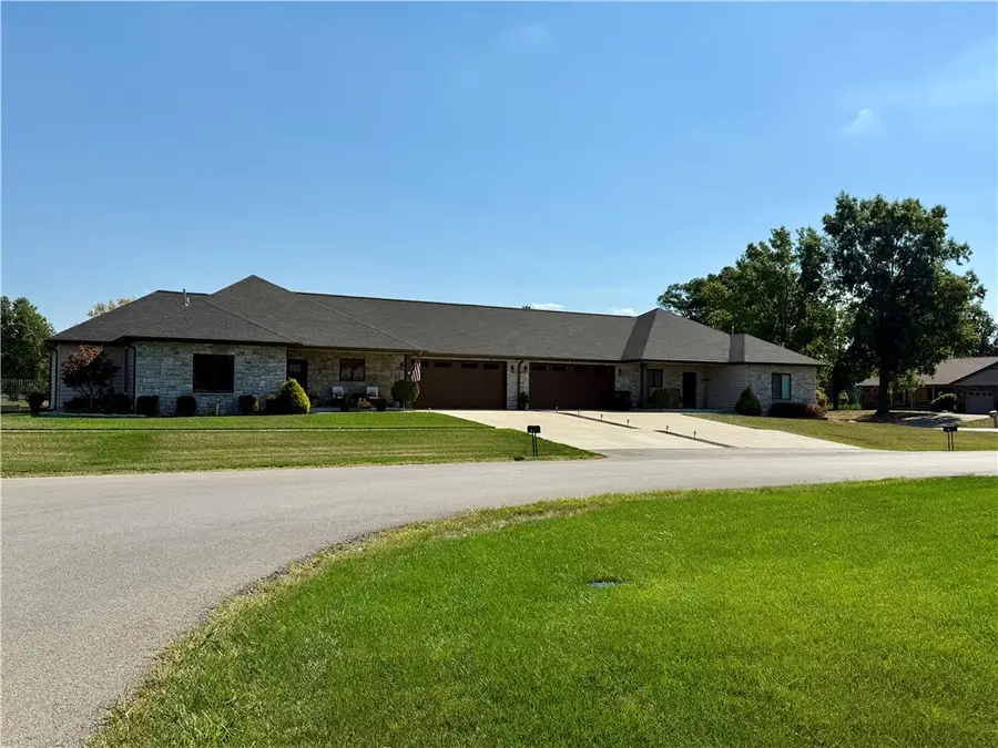 13106 Augusta National Drive, Effingham, IL 62401 - Image #2