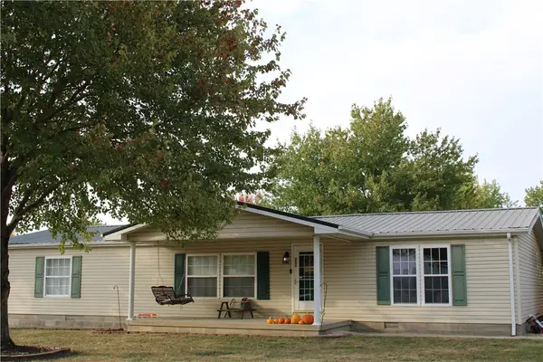 201 E N 3rd Street, Strasburg, IL 62465