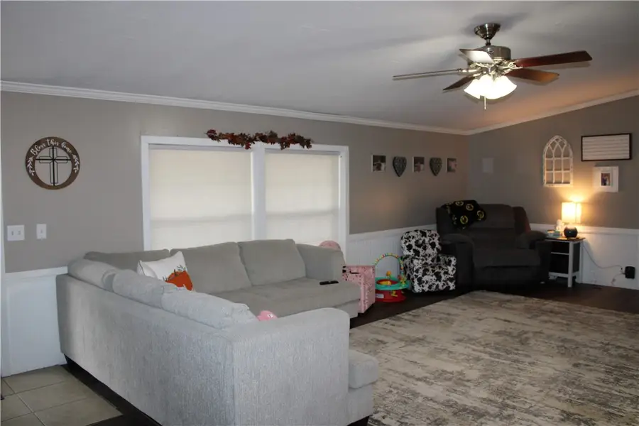 201 E N 3rd Street, Strasburg, IL 62465 - Image #3