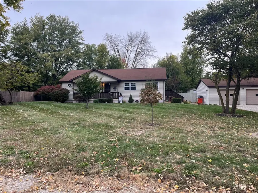 215 W Mitchell Street, Bethany, IL 61914 - Image #2