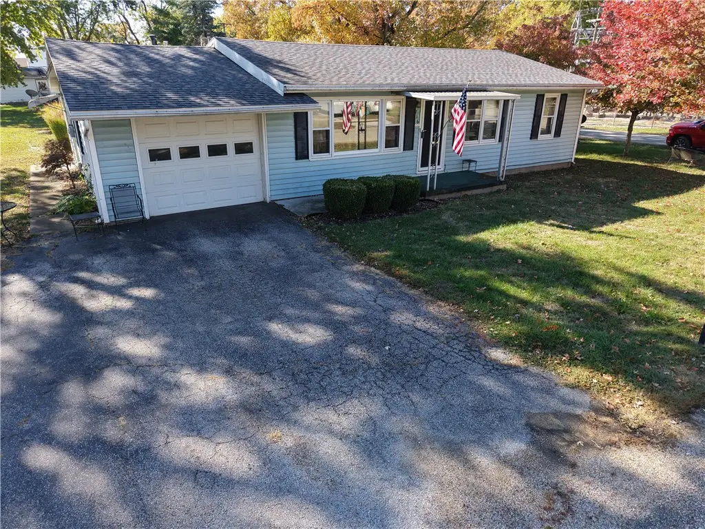 716 W Robinson Street, Bethany, IL 61914 - Image #1