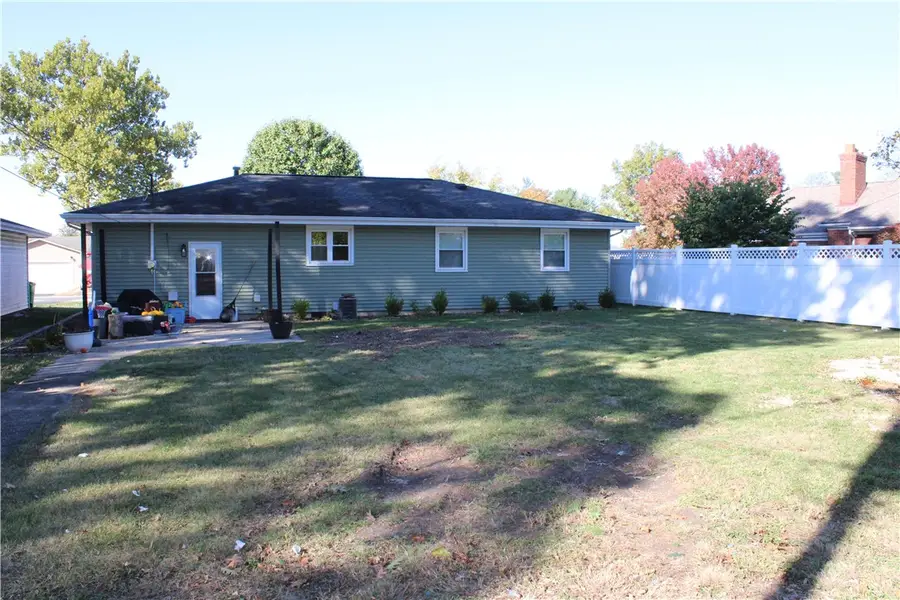 1111 W Northland Drive, Shelbyville, IL 62565 - Image #2