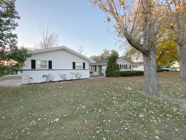 1706 Reynolds Drive, Charleston, IL 61920 - Image #2