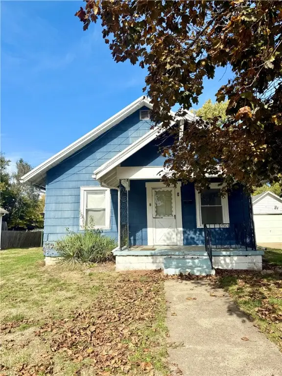 9 W Locust Avenue, Charleston, IL 61920 - Image #1