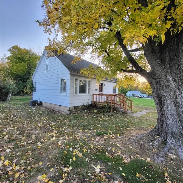 8 W Harrison Avenue, Charleston, IL 61920