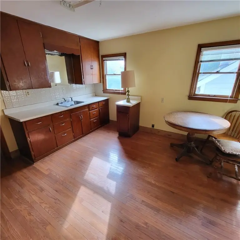 8 W Harrison Avenue, Charleston, IL 61920 - Image #3