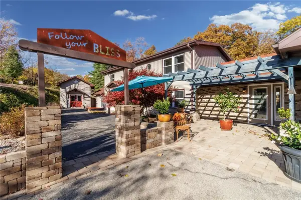 18421 Chief Road, Charleston, IL 61920