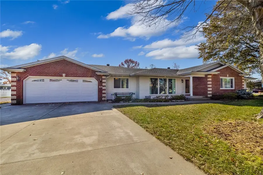 502 E Lincoln Avenue, Altamont, IL 62411 - Image #2