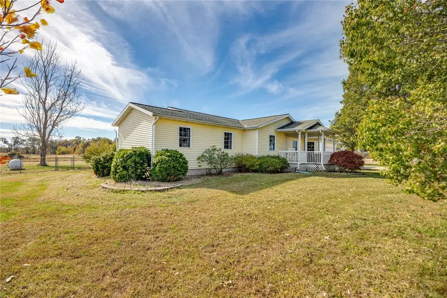 9118 Faye Road, Kinmundy, IL 62854 - Image #3