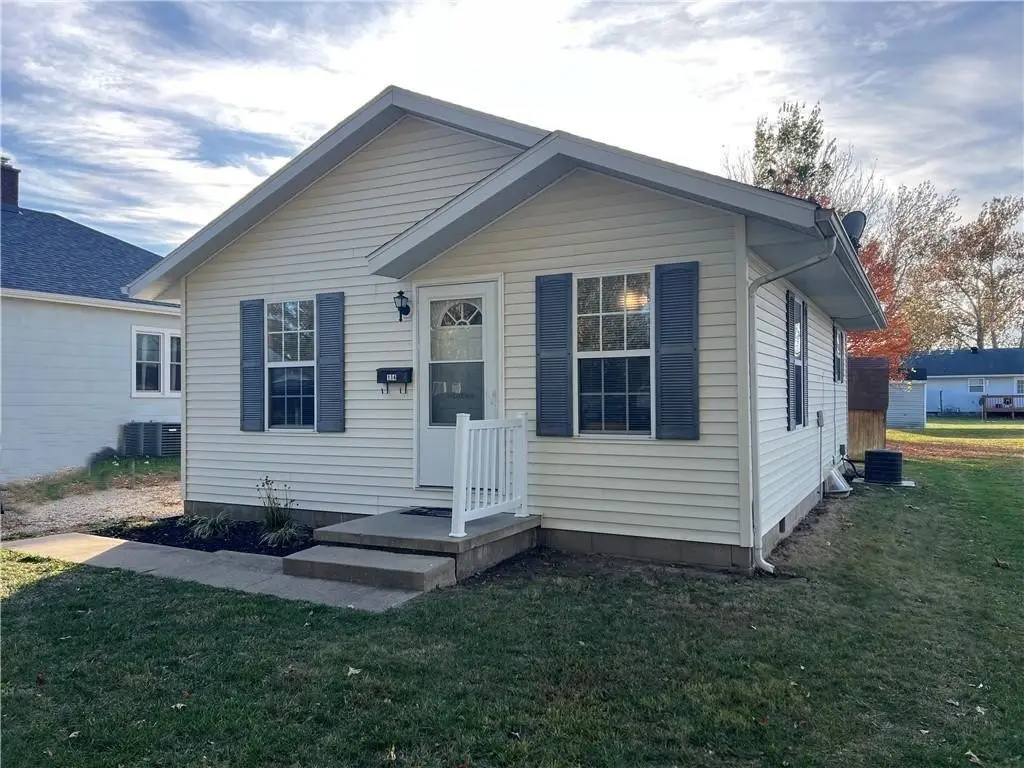 114 N Edwards Street, Altamont, IL 62411 - Image #1