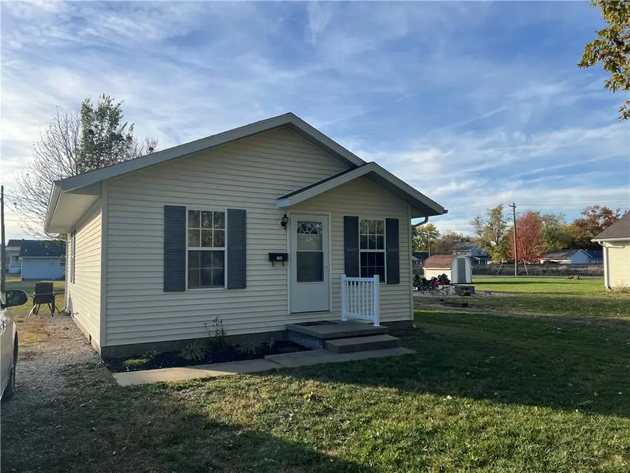 114 N Edwards Street, Altamont, IL 62411 - Image #2