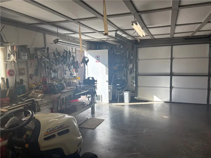 822 S Sixth Avenue, Hoopeston, IL 60942 - Image #2