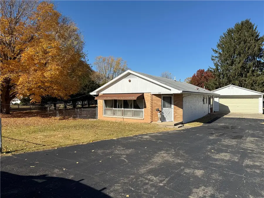 427 West Lake Terrace, Danville, IL 61832 - Image #2