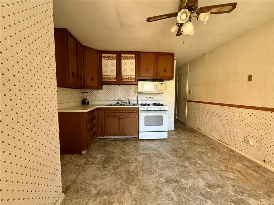 2094 N Dennis Avenue, Decatur, IL 62526 - Image #3