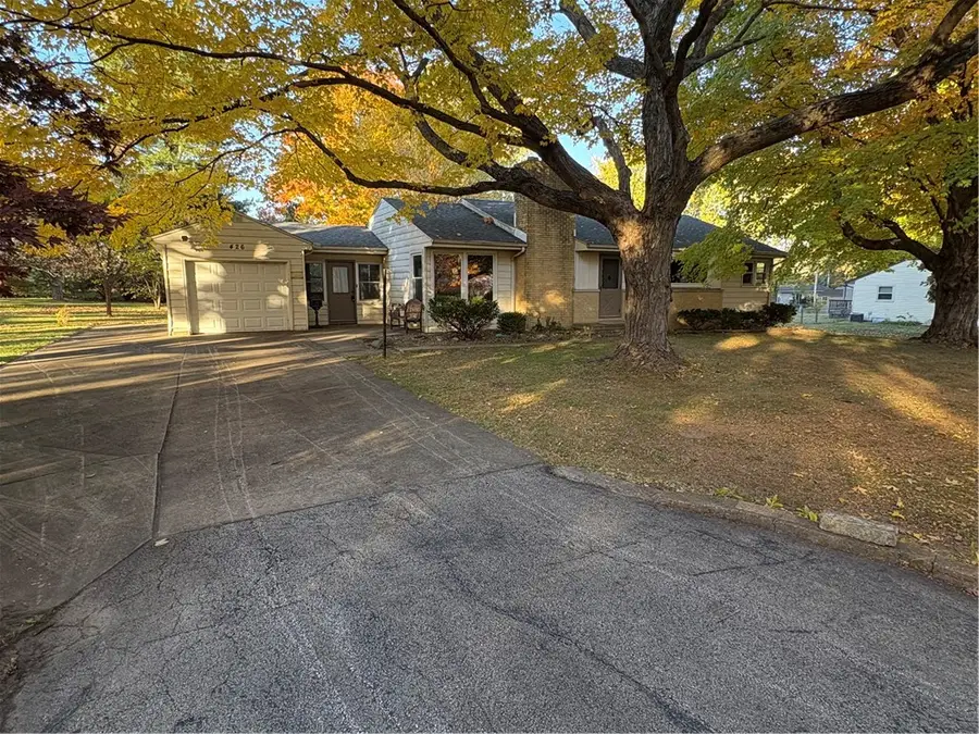 426 Fairmont Drive, Decatur, IL 62526 - Image #2