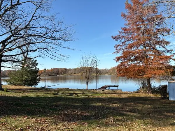 2957 E Lake Paradise Road, Mattoon, IL 61938