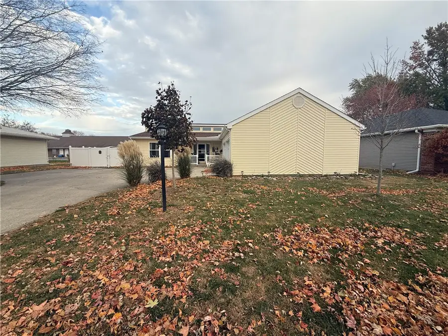 105 Surrey Lane, Arthur, IL 61911 - Image #3