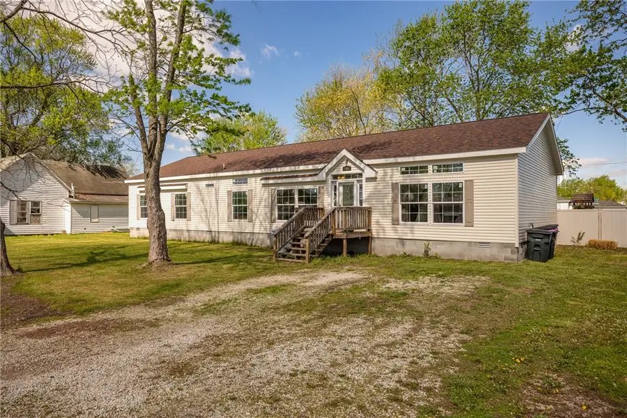 705 Poplar Street, Edgewood, IL 62426 - Image #2