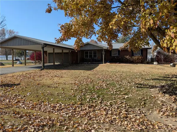 4 Curry Drive, Paris, IL 61944