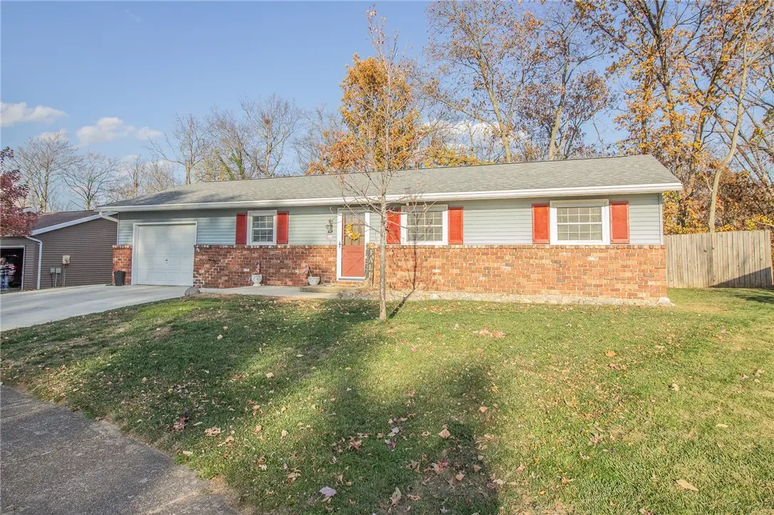 606 Greenbriar Court, Charleston, IL 61920 - Image #1