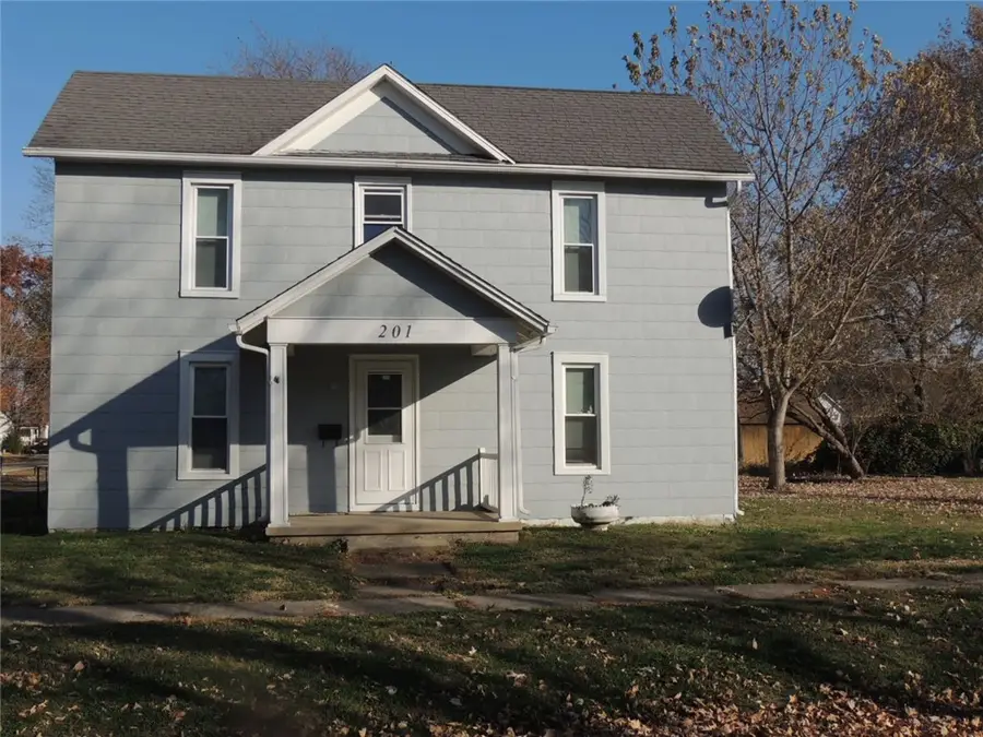 201 S Saint Clair Street, Altamont, IL 62411 - Image #2