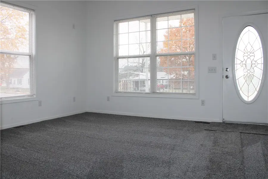 815 W South 4th Street, Shelbyville, IL 62565 - Image #2