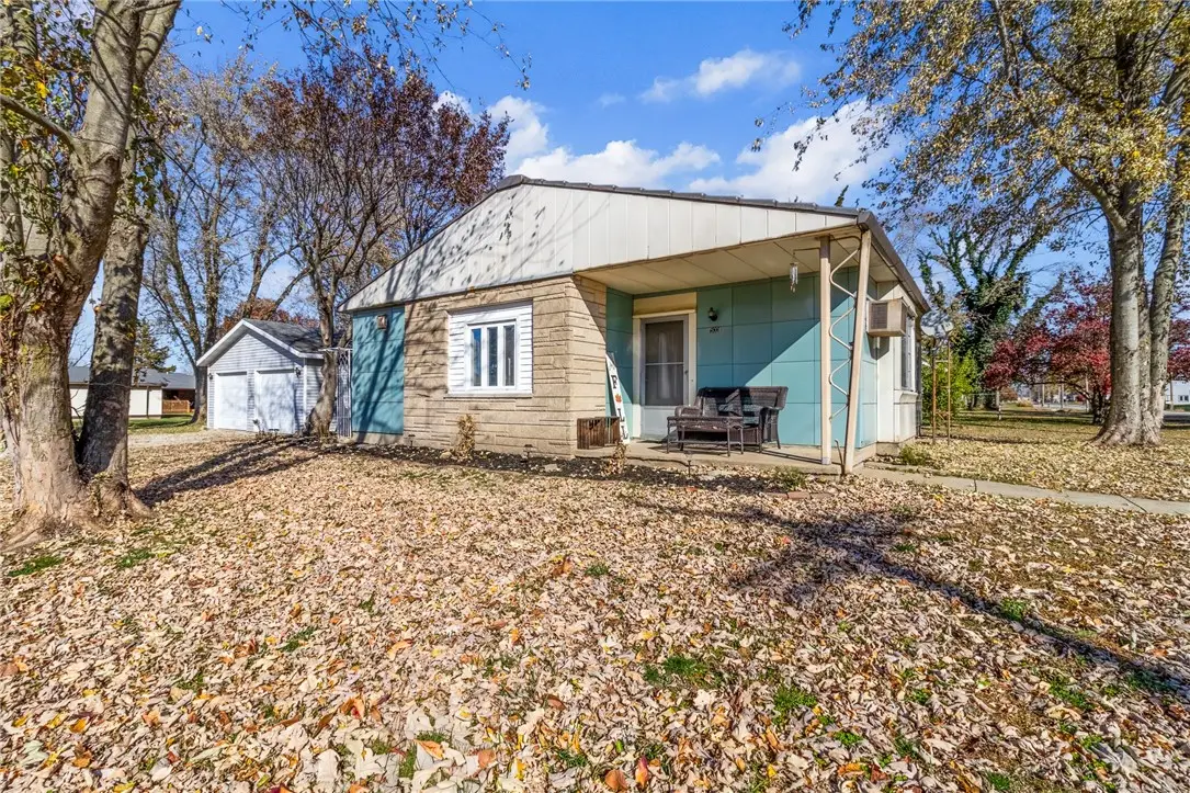 500 W Monroe Avenue, Farina, IL 62838 - Image #1