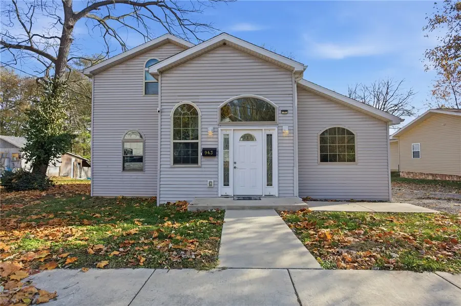 943 2nd Street, Charleston, IL 61920 - Image #2