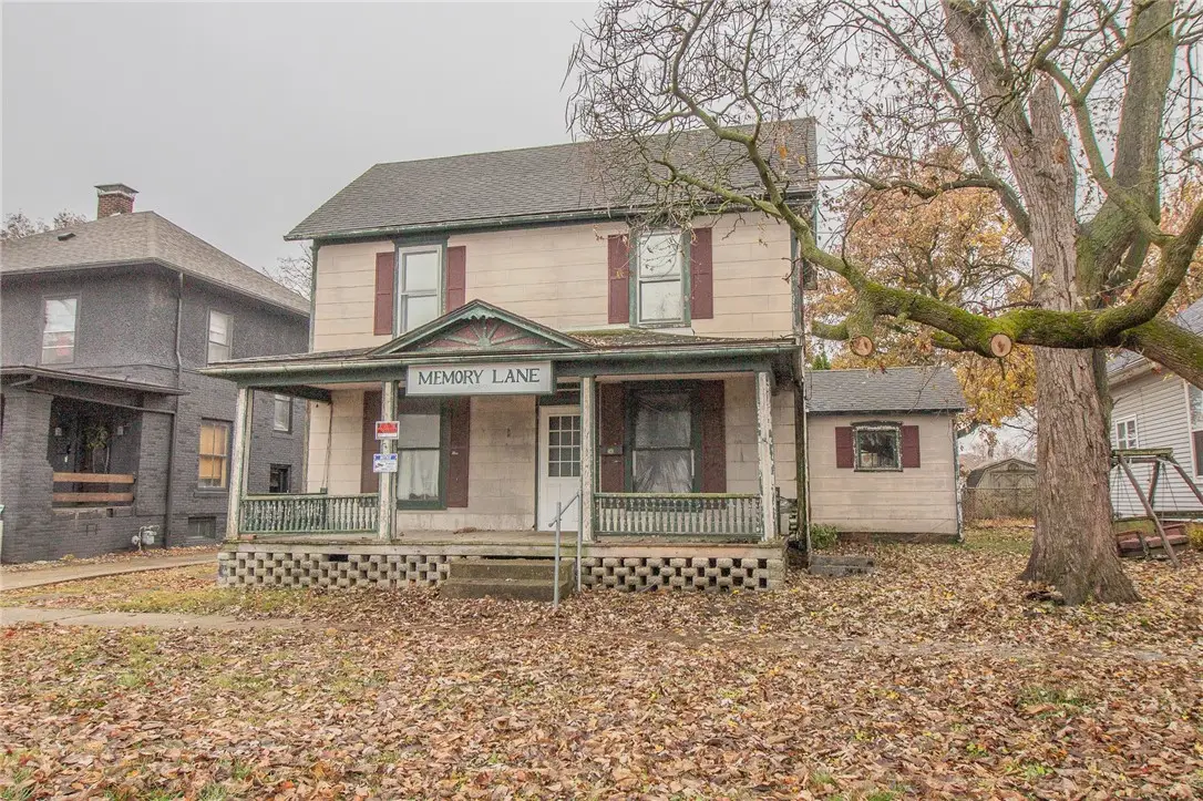 909 Broadway Avenue, Mattoon, IL 61938 - Image #1