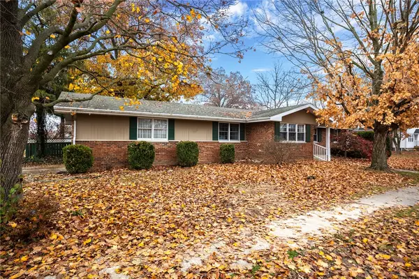 101 S Edwards Street, Altamont, IL 62411