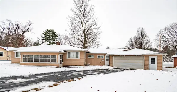 40 Country Club Road, Decatur, IL 62521