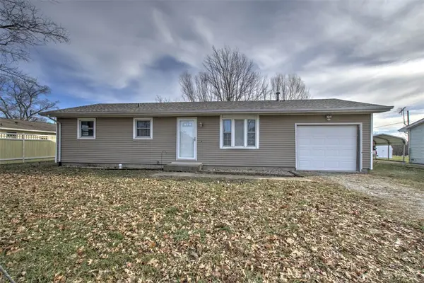 704 S Saint John Street, Bethany, IL 61914