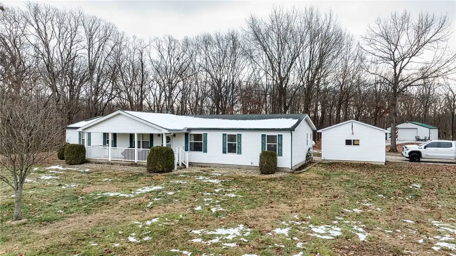 2128 E 1525 North Road, Shelbyville, IL 62565 - Image #2