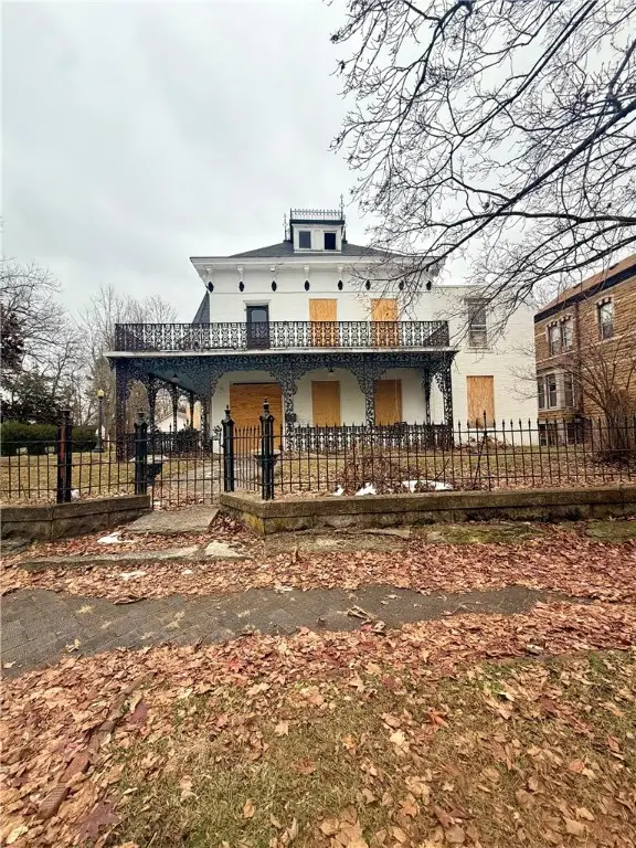 218 Jackson Avenue, Charleston, IL 61920 - Image #2