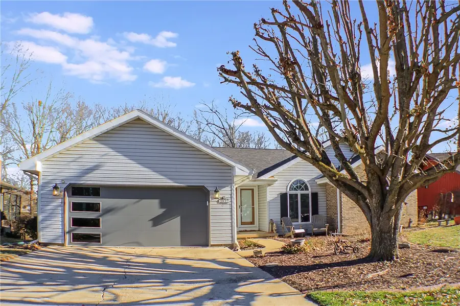 2327 Ellington Place, Charleston, IL 61920 - Image #2