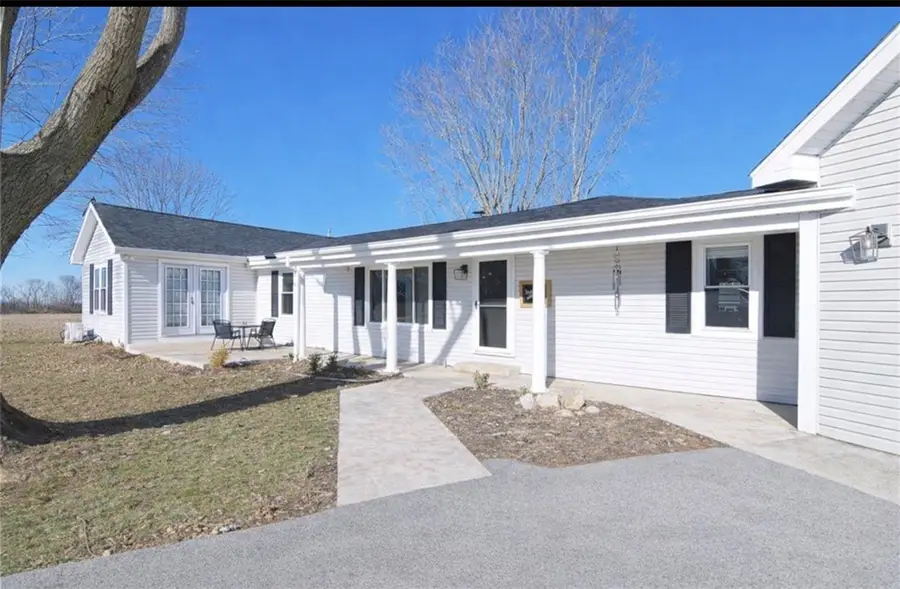 3028 N County Road 150e Road, Mattoon, IL 61938 - Image #2