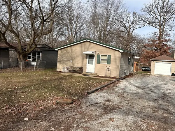 19 Gibson Lane, Pana, IL 62557