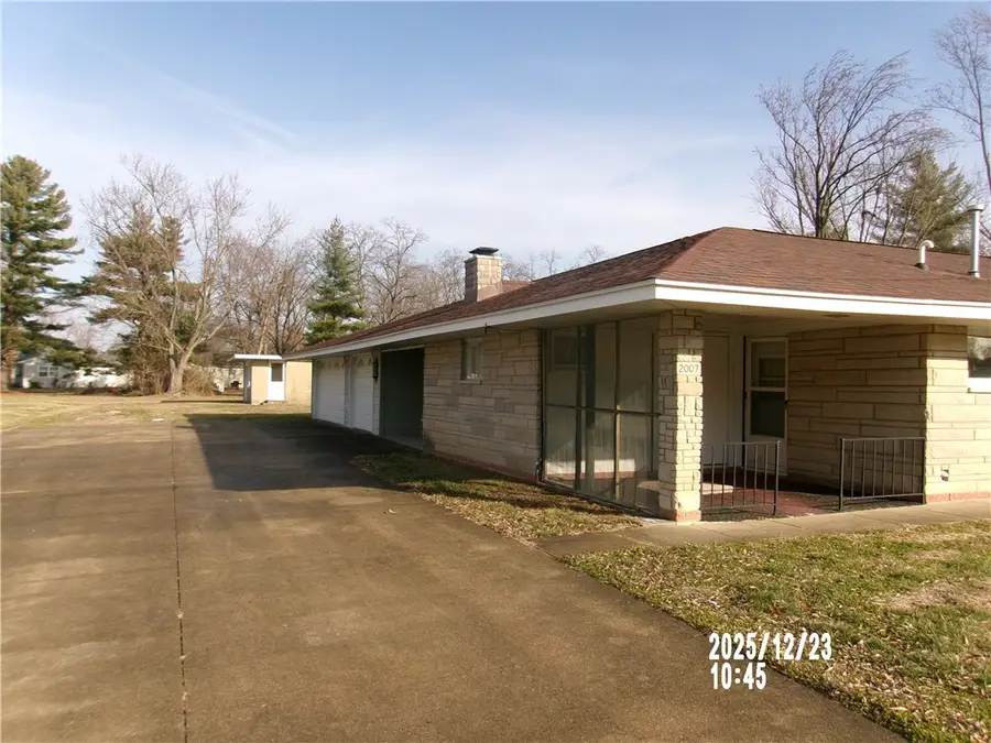 2007 Mckinley Avenue, Charleston, IL 61920 - Image #2