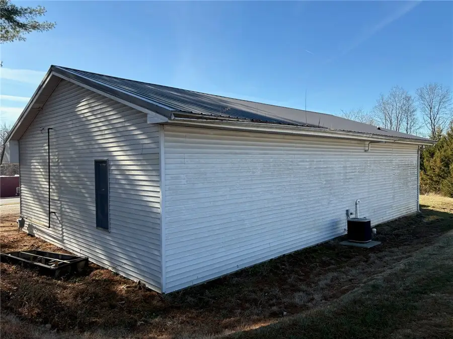 505 E Jourdan Street, Newton, IL 62448 - Image #2