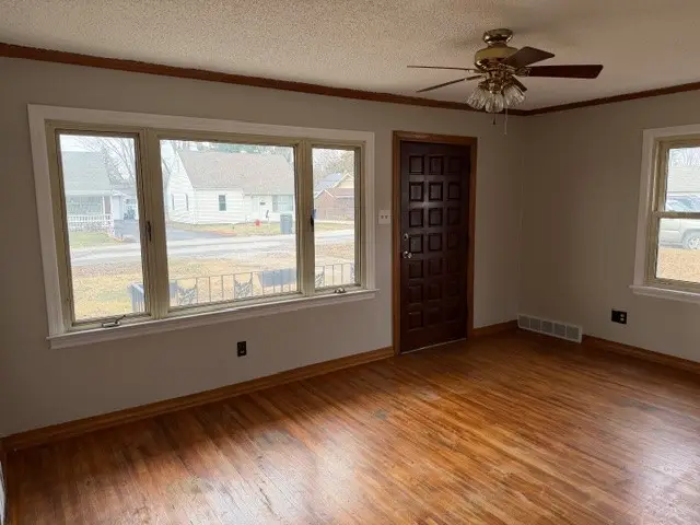 1126 N Oakcrest Avenue, Decatur, IL 62522 - Image #2