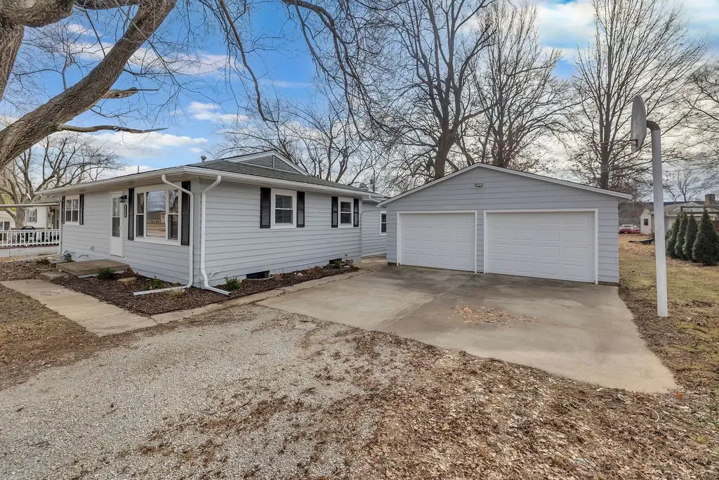 275 E Broadway Street, Argenta, IL 62501 - Image #1