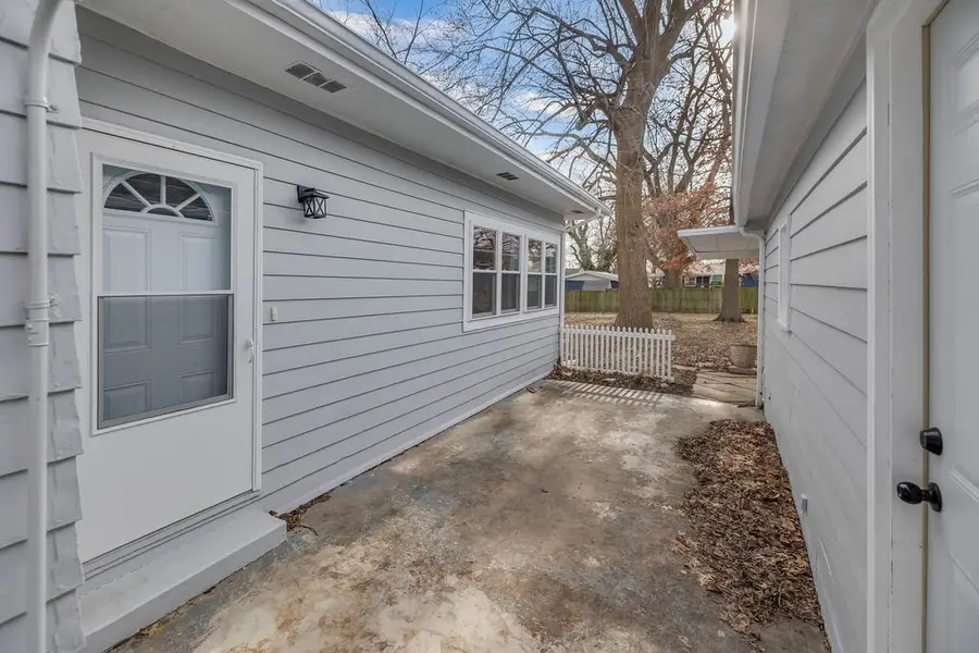 275 E Broadway Street, Argenta, IL 62501 - Image #3