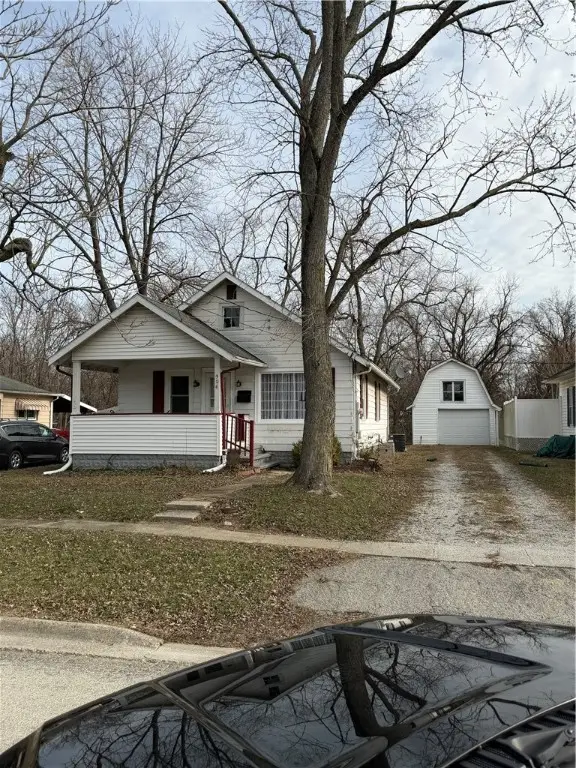 906 S 3rd Street, Effingham, IL 62401