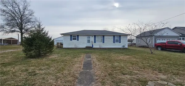 206 E 5th Street, St Peter, IL 62880