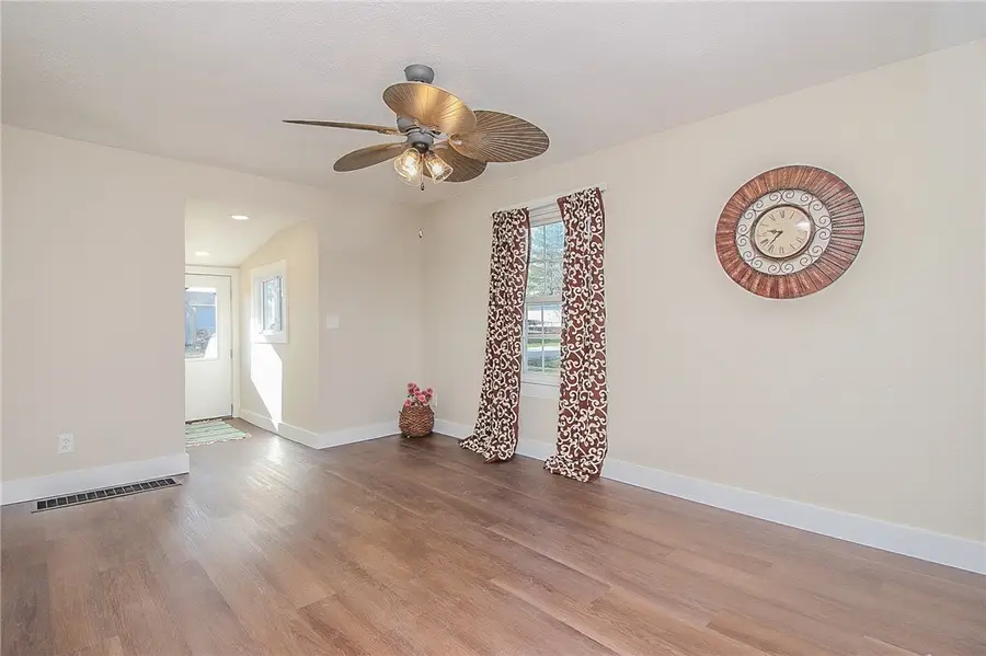 308 E Kreke Avenue, Effingham, IL 62401 - Image #2