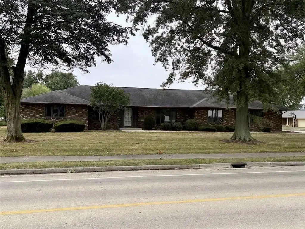 505 W Evergreen Avenue, Effingham, IL 62401 - #1