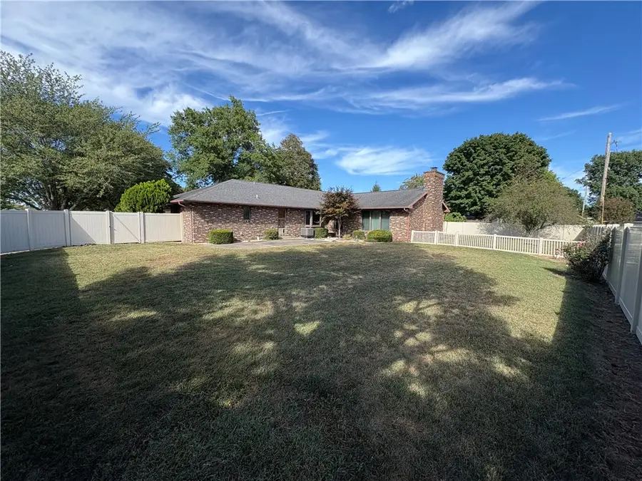 505 W Evergreen Avenue, Effingham, IL 62401 - #2