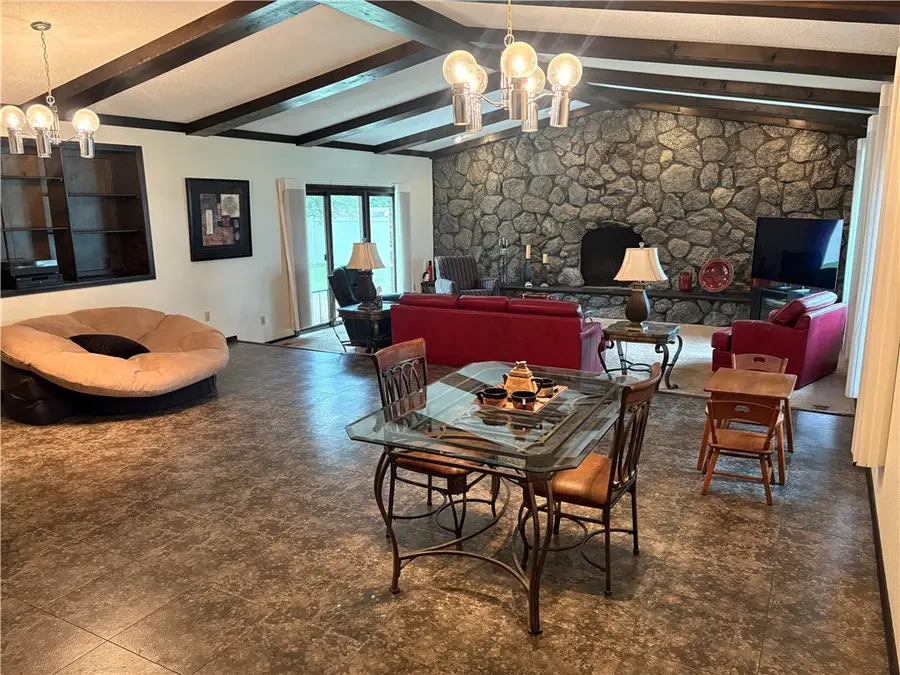 505 W Evergreen Avenue, Effingham, IL 62401 - #3