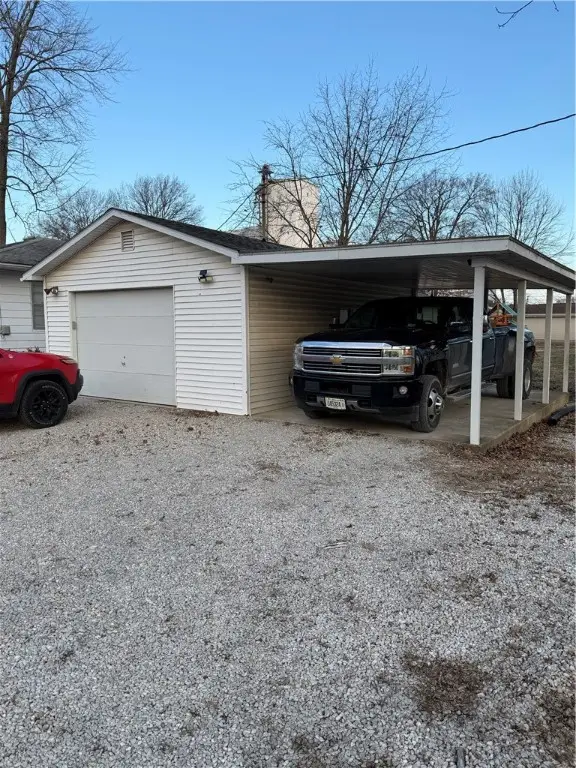 306 S Maple Street, Newton, IL 62448 - Image #2