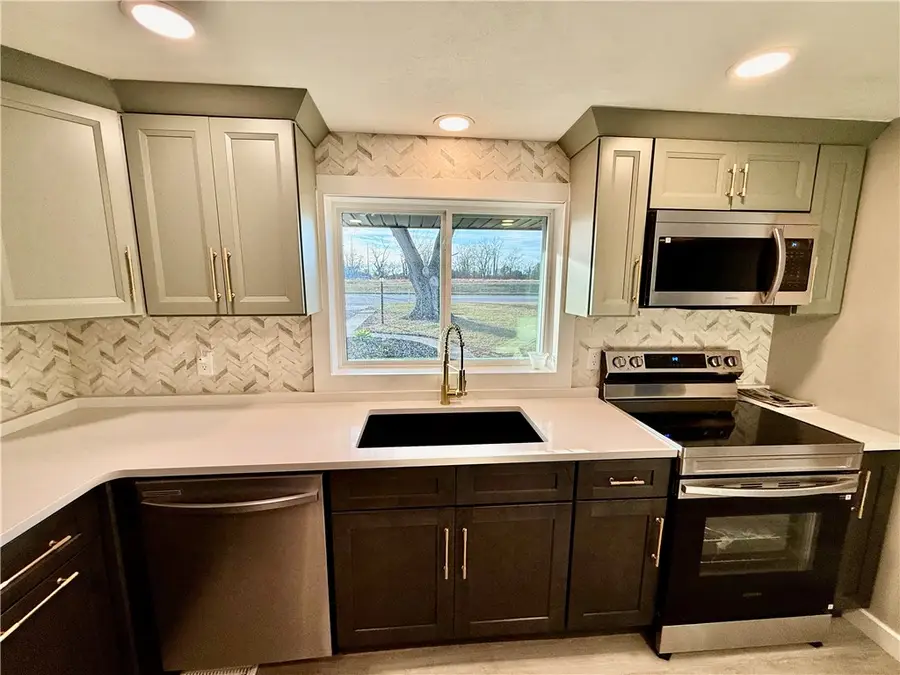 3930 S Mount Zion Road, Decatur, IL 62521 - #3